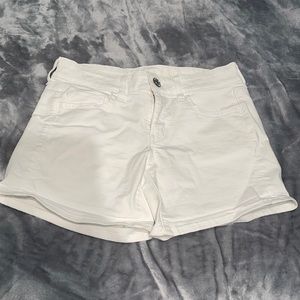 American Eagle white super stretch mid rise shorts